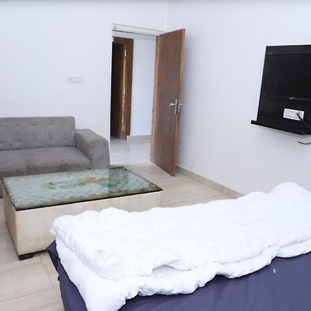 Hotel Aashirvad Faridabad Eksteriør bilde