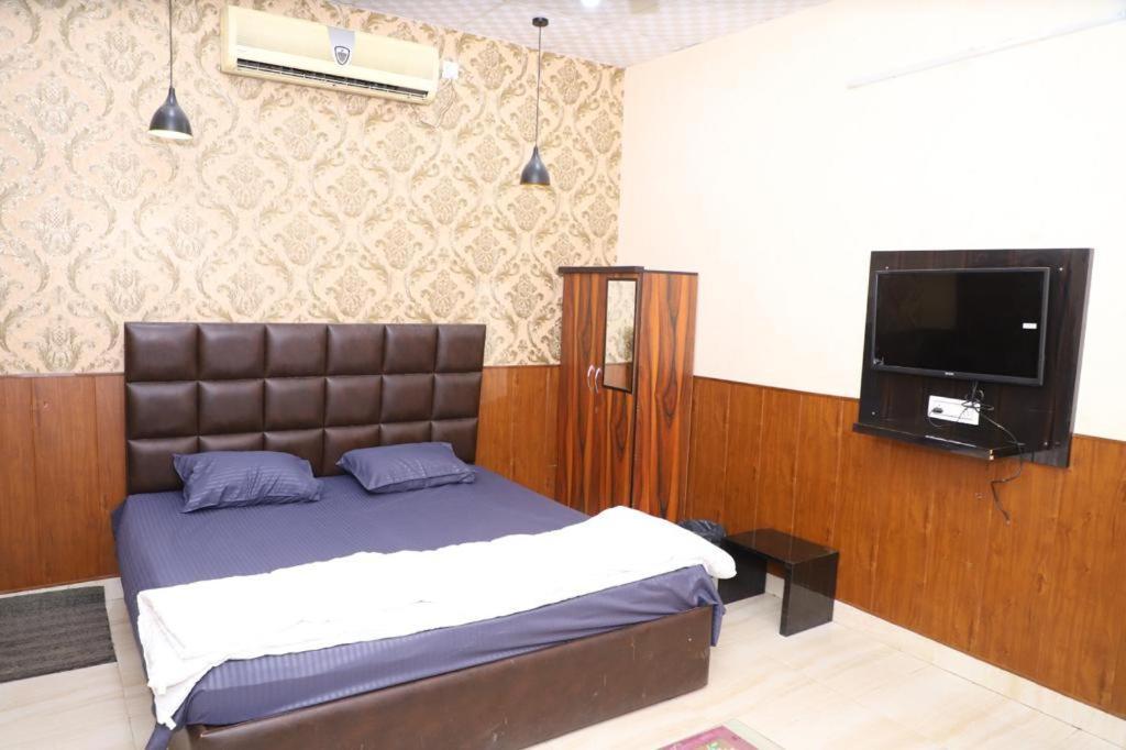 Hotel Aashirvad Faridabad Eksteriør bilde