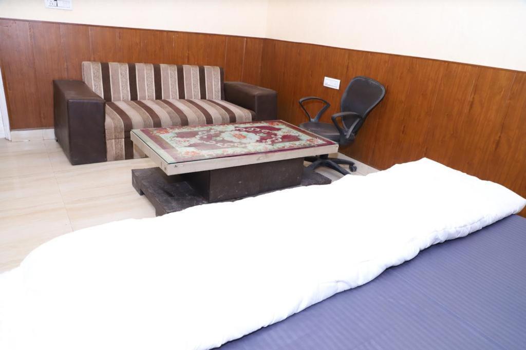 Hotel Aashirvad Faridabad Eksteriør bilde