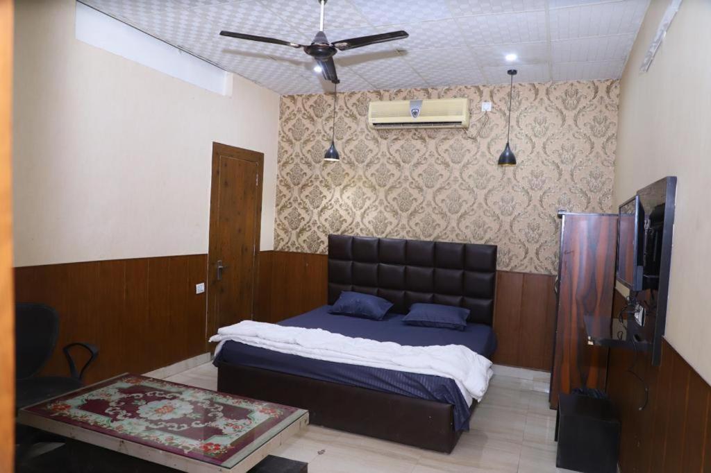 Hotel Aashirvad Faridabad Eksteriør bilde