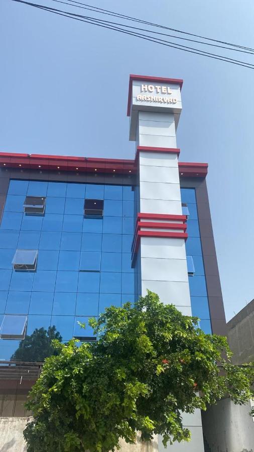 Hotel Aashirvad Faridabad Eksteriør bilde