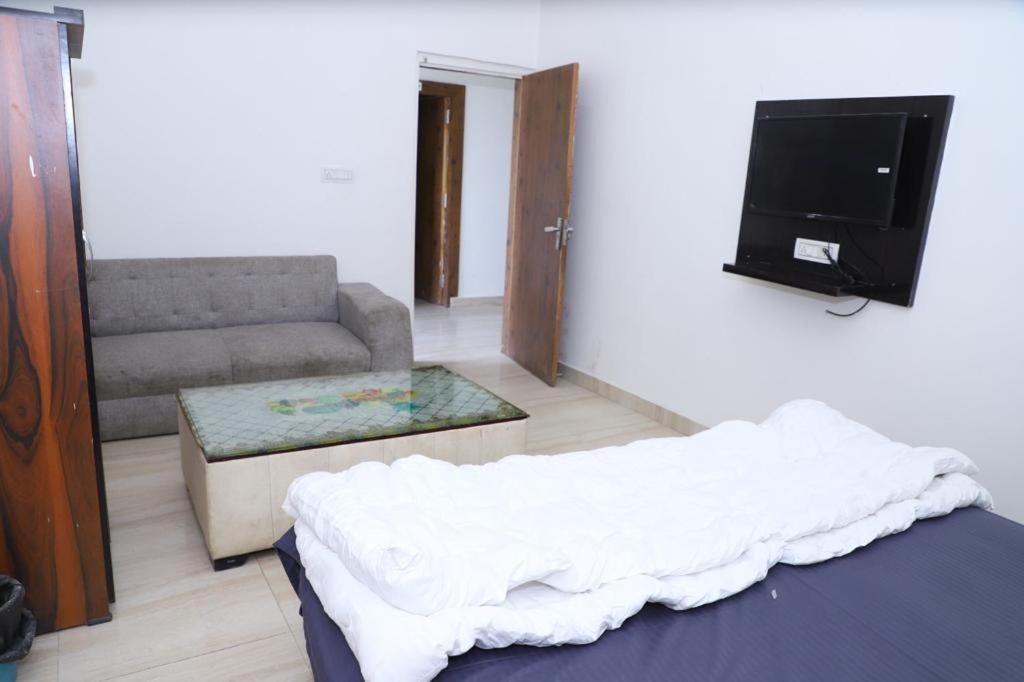 Hotel Aashirvad Faridabad Eksteriør bilde