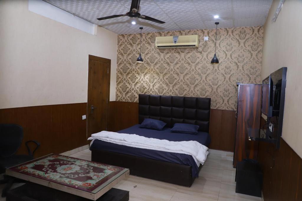 Hotel Aashirvad Faridabad Eksteriør bilde