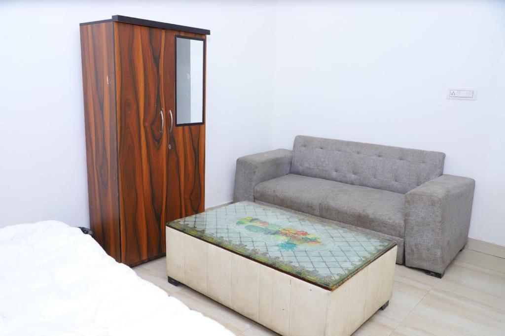Hotel Aashirvad Faridabad Eksteriør bilde
