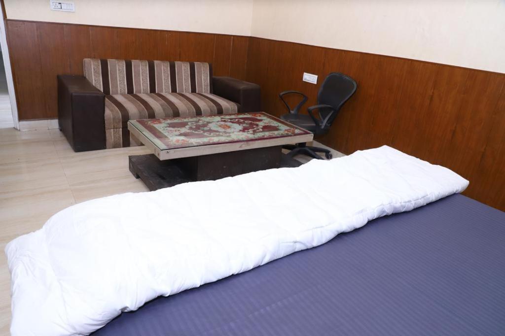 Hotel Aashirvad Faridabad Eksteriør bilde