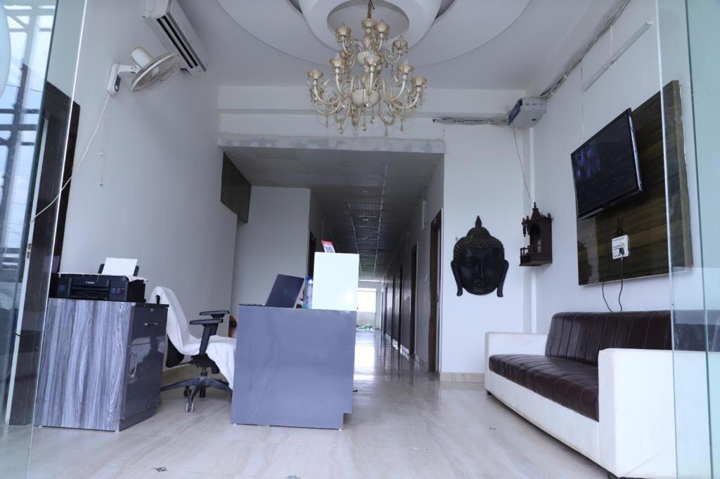 Hotel Aashirvad Faridabad Eksteriør bilde