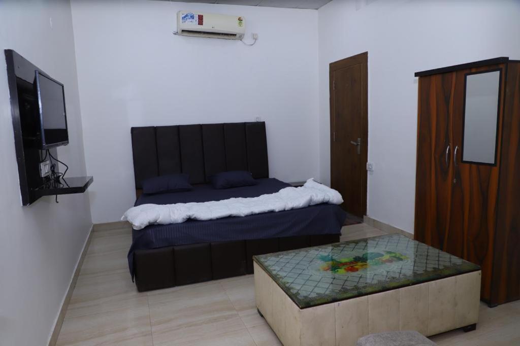 Hotel Aashirvad Faridabad Eksteriør bilde